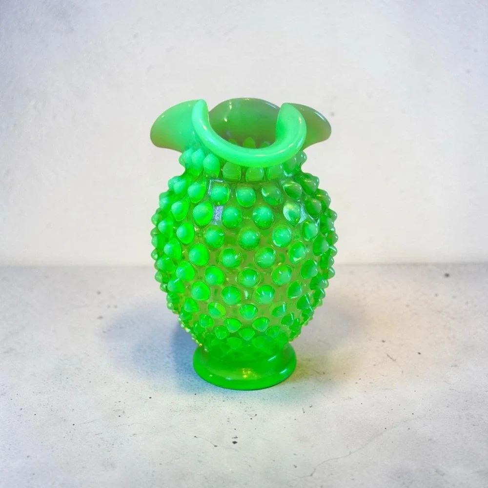 VINTAGE FENTON GREEN URANIUM HOBNAIL VASE 3 1/2